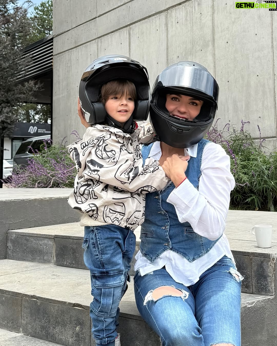 Zoraida Gómez - 12.9K Likes - Esto si que fue una actividad diferente y especial gracias mi amor!! @el_yoguen 

TRACK DAY ! 

@mexicodriveresort