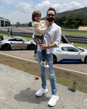 Zoraida Gómez Instagram - Esto si que fue una actividad diferente y especial gracias mi amor!! @el_yoguen
TRACK DAY !
@mexicodriveresort