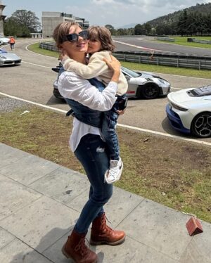 Zoraida Gómez Instagram - Esto si que fue una actividad diferente y especial gracias mi amor!! @el_yoguen
TRACK DAY !
@mexicodriveresort