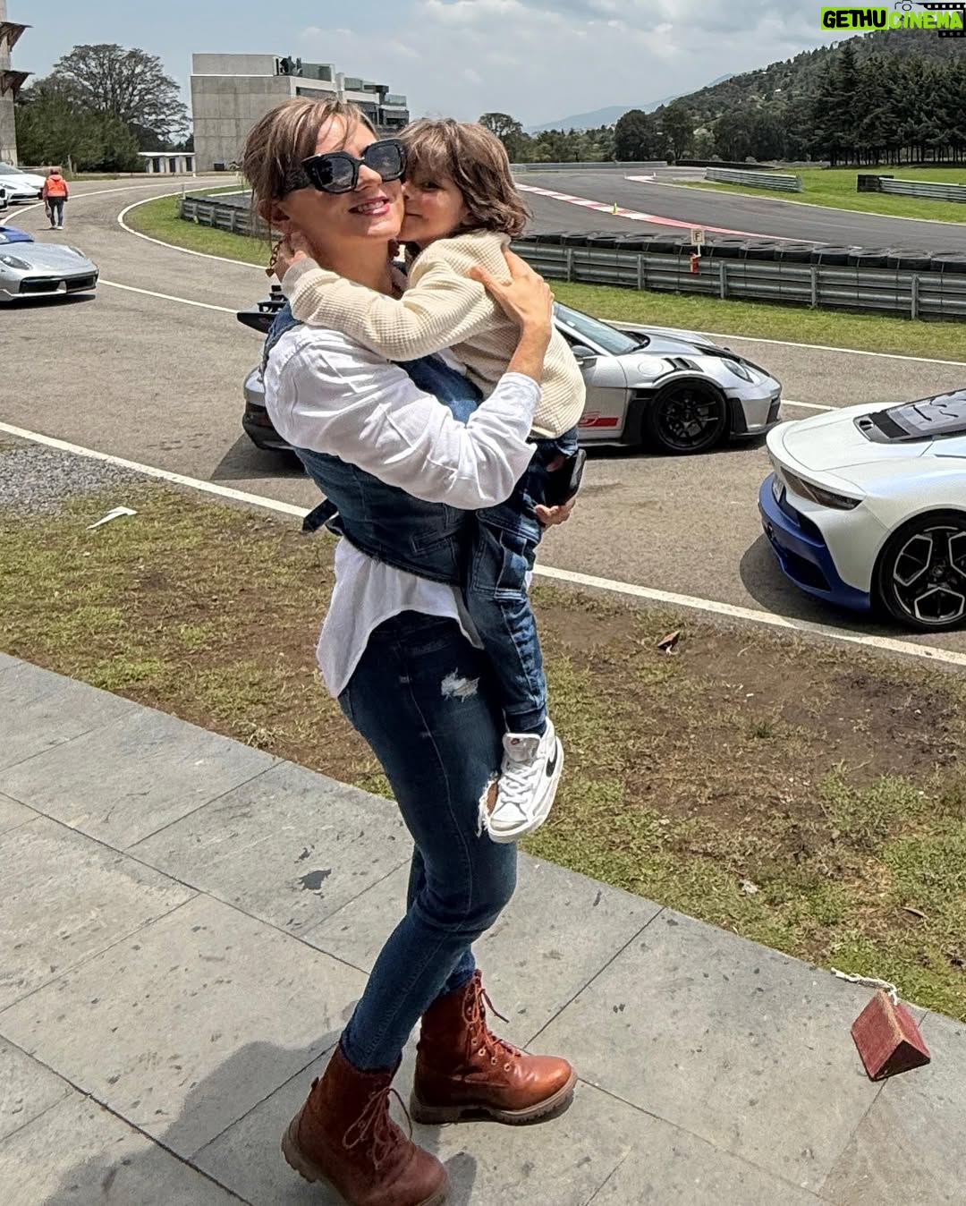 Zoraida Gómez - 12.9K Likes - Esto si que fue una actividad diferente y especial gracias mi amor!! @el_yoguen 

TRACK DAY ! 

@mexicodriveresort