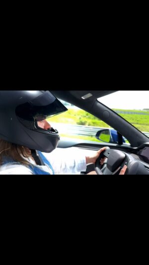 Zoraida Gómez Instagram - Me encantó la experiencia de poder ir a toda velocidad con 1000 caballos de fuerza woooo!!!
A ti te gusta la velocidad ??
@mexicodriveresort