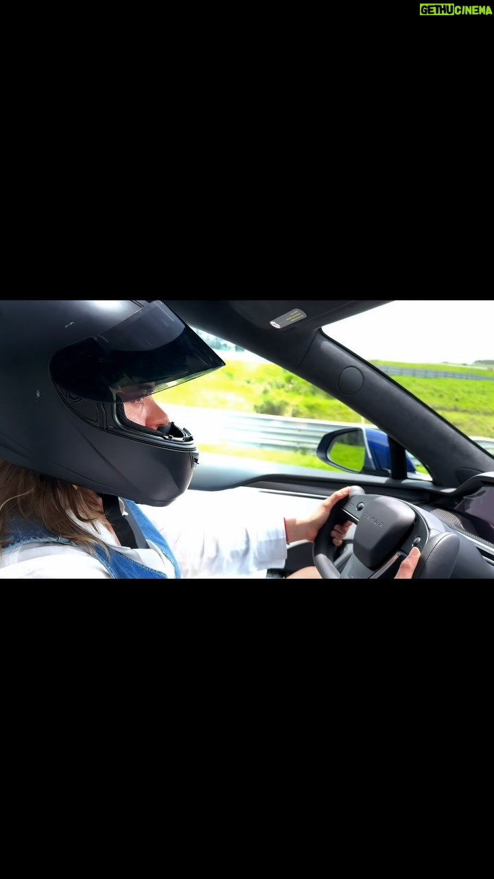 Zoraida Gómez - 1K Likes - Me encantó la experiencia de poder ir a toda velocidad con 1000 caballos de fuerza woooo!!! 
A ti te gusta la velocidad ?? 

@mexicodriveresort