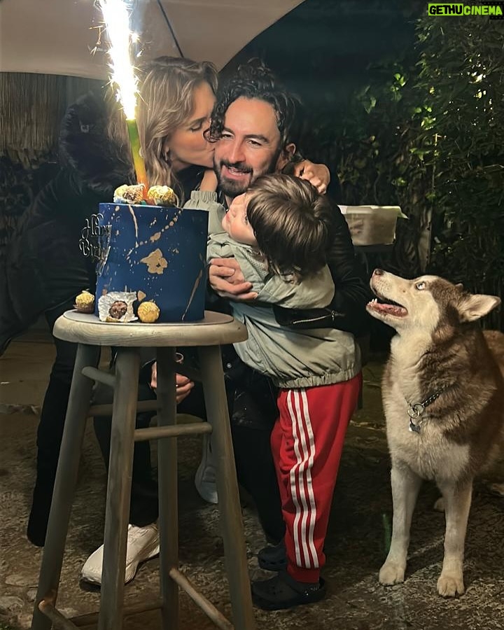 Zoraida Gómez - 6.2K Likes - Te amamos mi amor !! 
@el_yoguen 
Toda la felicidad y amor por siempre 😍😍
@azucarmorena499 😋