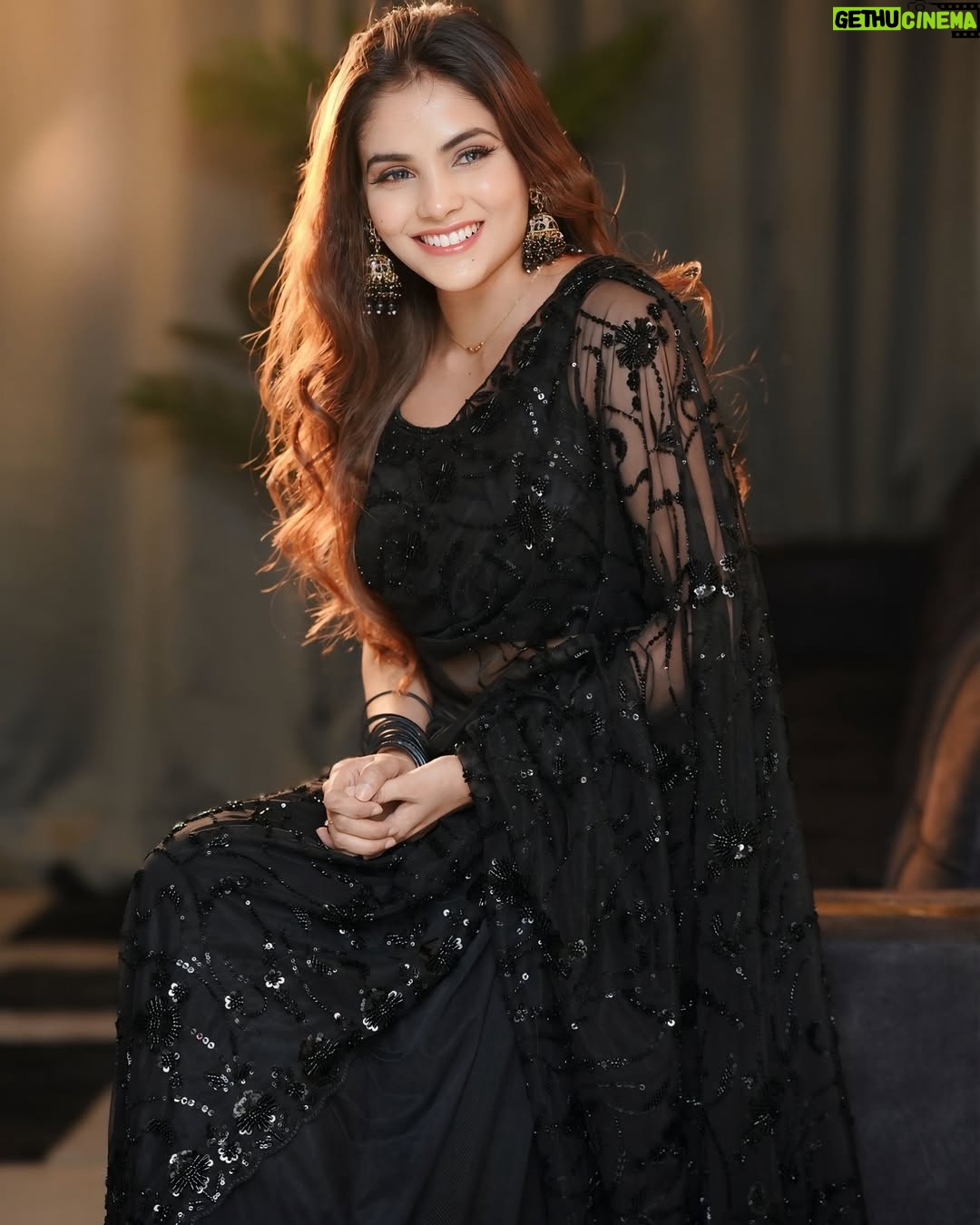 Zoya Jaan - 399.9K Likes - In the world of colors, 
I found my elegance in black.” 🖤 

#zjn #blacksaree #saree