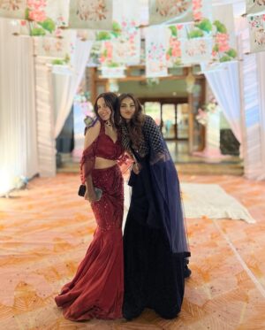 Zoya Jaan Instagram - congratulations my sweet Sakhi @alisharajput_22 and @oye_indori bhaiya ji 🥰
#zjn #alisharajput3 #oyeindori #wedding
#shadi #marriage #congratulations