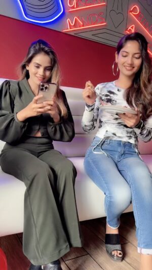 Zoya Jaan Instagram - choti Bachi hu kya 🤣 #zjn #angel @angelrai07
#reels #funny #comedy