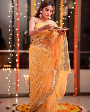 Zoya Jaan Instagram - हर ख़ुशी , ख़ुशी माँगे आपसे, हर ज़िंदगी ,ज़िंदगी माँगे आपसे , इतना उजाला हो आपके जीवन में, कीं दिया भी रोशनी माँगे आपसे…..🦋
आप सभी को मेरी तरफ़ से हैपी दिवाली 🪔
📸 @rj__ankit1
🎨 @omkarnaik__
#zjn #happydiwali
