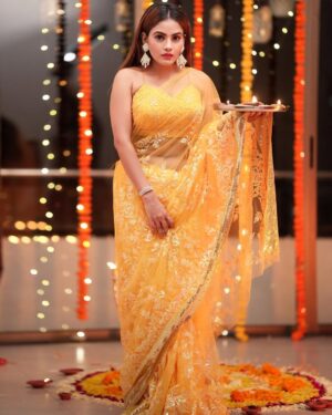 Zoya Jaan Instagram - हर ख़ुशी , ख़ुशी माँगे आपसे, हर ज़िंदगी ,ज़िंदगी माँगे आपसे , इतना उजाला हो आपके जीवन में, कीं दिया भी रोशनी माँगे आपसे…..🦋
आप सभी को मेरी तरफ़ से हैपी दिवाली 🪔
📸 @rj__ankit1
🎨 @omkarnaik__
#zjn #happydiwali