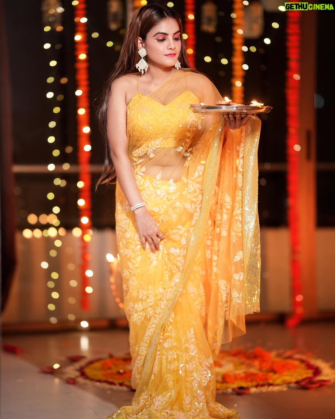 Zoya Jaan - 310.1K Likes - हर ख़ुशी ,  ख़ुशी माँगे आपसे, हर ज़िंदगी ,ज़िंदगी माँगे आपसे , इतना उजाला हो आपके जीवन में, कीं दिया भी रोशनी माँगे आपसे…..🦋

आप सभी को मेरी तरफ़ से हैपी दिवाली 🪔

📸 @rj__ankit1 
 🎨 @omkarnaik__ 

#zjn #happydiwali