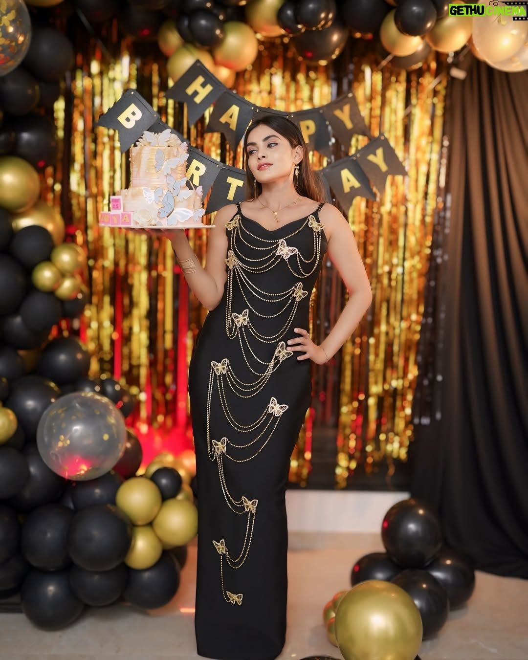 Zoya Jaan - 338.9K Likes - 𝐻𝒶𝓅𝓅𝓎 𝒷𝒾𝓇𝓉𝒽𝒹𝒶𝓎 𝓉𝑜 𝓂𝑒🥰
𝐼’𝓂 𝑔𝓇𝒶𝓉𝑒𝒻𝓊𝓁 𝓉𝑜 𝒶𝓁𝓁 𝑜𝒻 𝓎𝑜𝓊 𝒻𝑜𝓇 𝓂𝒶𝓀𝒾𝓃𝑔 𝓂𝓎 𝒷𝒾𝓇𝓉𝒽𝒹𝒶𝓎 𝓈𝑜 𝓊𝓃𝒻𝑜𝓇𝑔𝑒𝓉𝓉𝒶𝒷𝓁𝑒. 𝐼’𝓂 𝓋𝑒𝓇𝓎 𝑔𝓇𝒶𝓉𝑒𝒻𝓊𝓁 𝒻𝑜𝓇 𝒶𝓁𝓁 𝑜𝒻 𝓎𝑜𝓊𝓇 𝓀𝒾𝓃𝒹 𝒷𝒾𝓇𝓉𝒽𝒹𝒶𝓎 𝑔𝓇𝑒𝑒𝓉𝒾𝓃𝑔𝓈 𝒶𝓃𝒹 𝒶𝒻𝒻𝑒𝒸𝓉𝒾𝑜𝓃, 𝒶𝓃𝒹 𝐼’𝓁𝓁 𝒹𝑜 𝓂𝓎 𝒷𝑒𝓈𝓉 𝓉𝑜 𝓇𝑒𝓈𝓅𝑜𝓃𝒹 𝓉𝑜 𝓉𝒽𝑒𝓂 𝒶𝓁𝓁
𝒜𝓃𝒹 𝓈𝓅𝑒𝒸𝒾𝒶𝓁 𝒯𝒽𝒶𝓃𝓀 𝓎𝑜𝓊 𝓈𝑜 𝓂𝓊𝒸𝒽 𝓉𝑜 𝓂𝓎 𝒻𝒶𝓃 𝓅𝒶𝑔𝑒𝓈 𝒻𝑜𝓇 𝓉𝒽𝑒 𝒷𝑒𝓈𝓉 𝑒𝒹𝒾𝓉𝒾𝓃𝑔. 𝐼 𝒽𝒶𝓋𝑒 𝓉𝒽𝑒 𝓃𝒾𝒸𝑒𝓈𝓉 𝒻𝑜𝓁𝓁𝑜𝓌𝑒𝓇𝓈 𝑒𝓋𝑒𝓇. 𝒜𝑔𝒶𝒾𝓃, 𝓉𝒽𝒶𝓃𝓀 𝓎𝑜𝓊 𝓈𝑜 𝓂𝓊𝒸𝒽 𝑒𝓋𝑒𝓇𝓎𝑜𝓃𝑒❤️😘😘