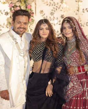 Zoya Jaan Instagram - congratulations my sweet Sakhi @alisharajput_22 and @oye_indori bhaiya ji 🥰
#zjn #alisharajput3 #oyeindori #wedding
#shadi #marriage #congratulations