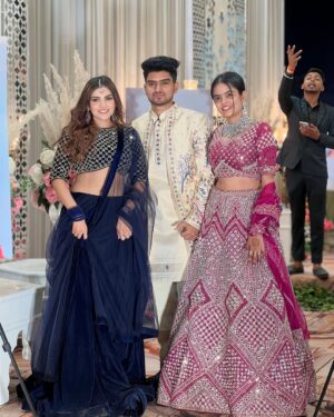 Zoya Jaan Instagram - congratulations my sweet Sakhi @alisharajput_22 and @oye_indori bhaiya ji 🥰
#zjn #alisharajput3 #oyeindori #wedding
#shadi #marriage #congratulations