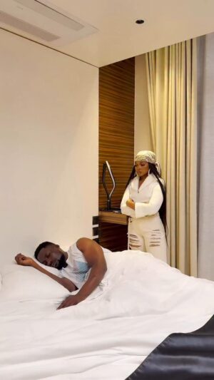 Zuchu Instagram - Just Tell me who She is I promise I won’t be mad 🙃🙂
Mi nataka tu kumjua Amanda kwani kuna ubaya jamani 😒 huwezi jua tunaeza saidiana kwenye shida si eti Jamani
@isarito_tmt
🎥 @elly_yd