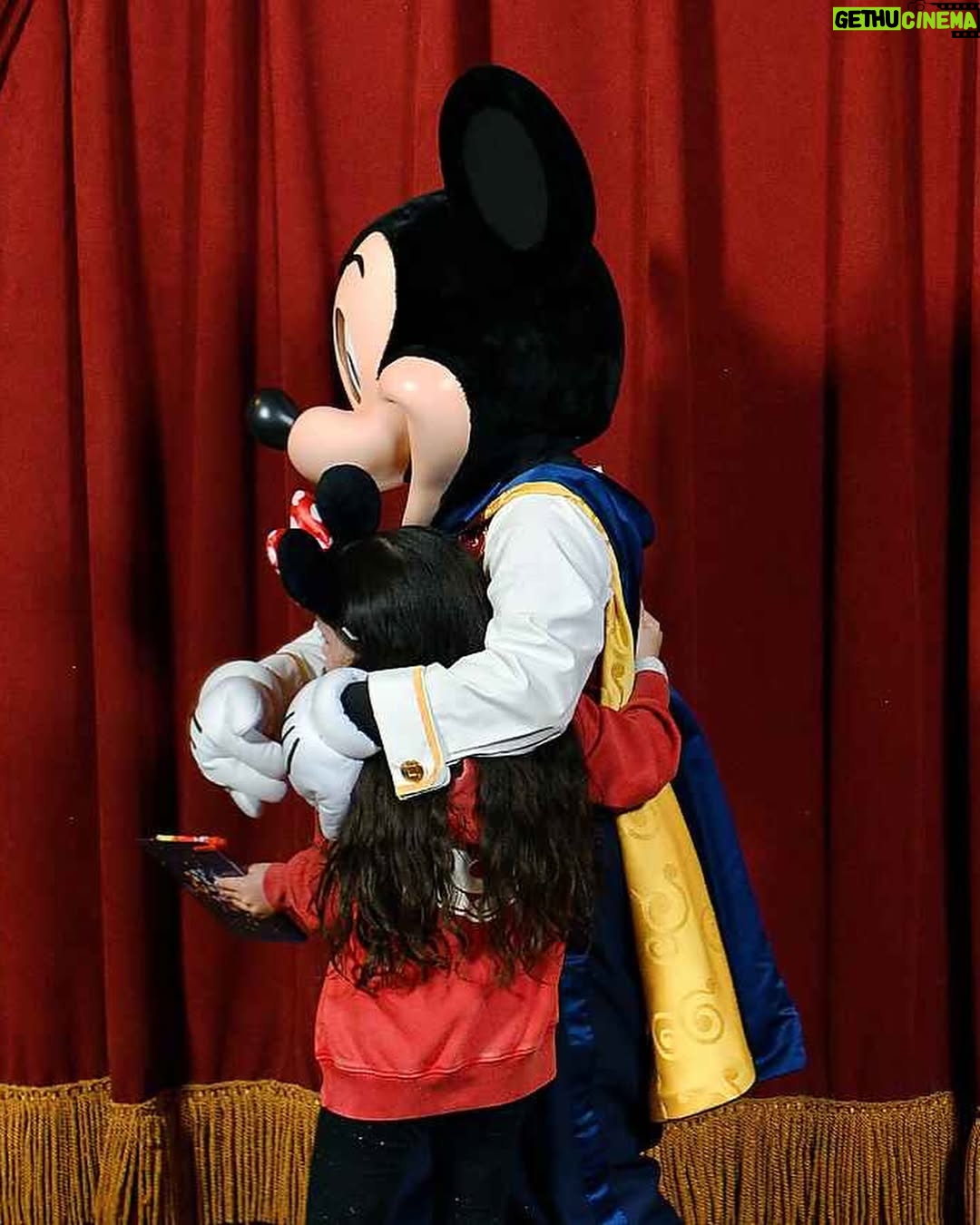 Zuria Vega - 59.8K Likes - Happy 8 Lua 🧚🏼.

Ventajas de compartir cumpleaños y amigas con tu hija 💘.
Gracias @lauragii por siempre hacer todo posible🍦 👯‍♀️🎢🏰🍕🍷✈️🍩🍭☔️💫🪐🌈
Y gracias @disneyworld.latino por ser el happy place 4 ever.