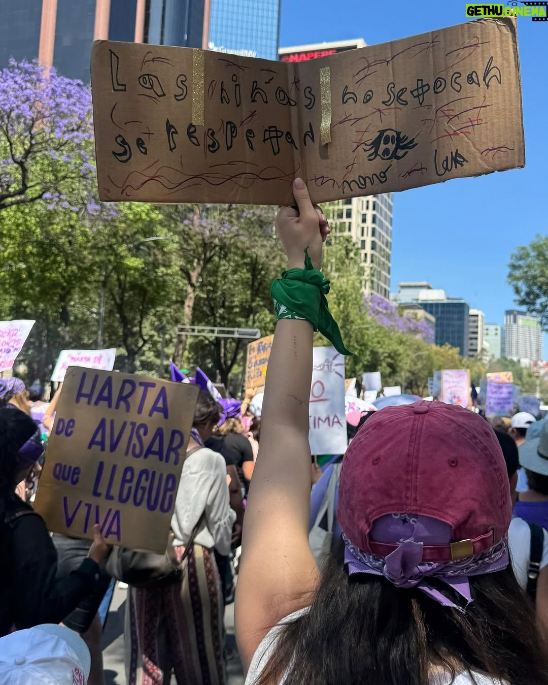 Zuria Vega - 83.5K Likes - 8M 💜🦋💚

Hoy fue especial xq marchaste conmigo por primera vez, que tu voz siempre se escuche fuerte por ti y por las demás.
Te ama, tu mamá.