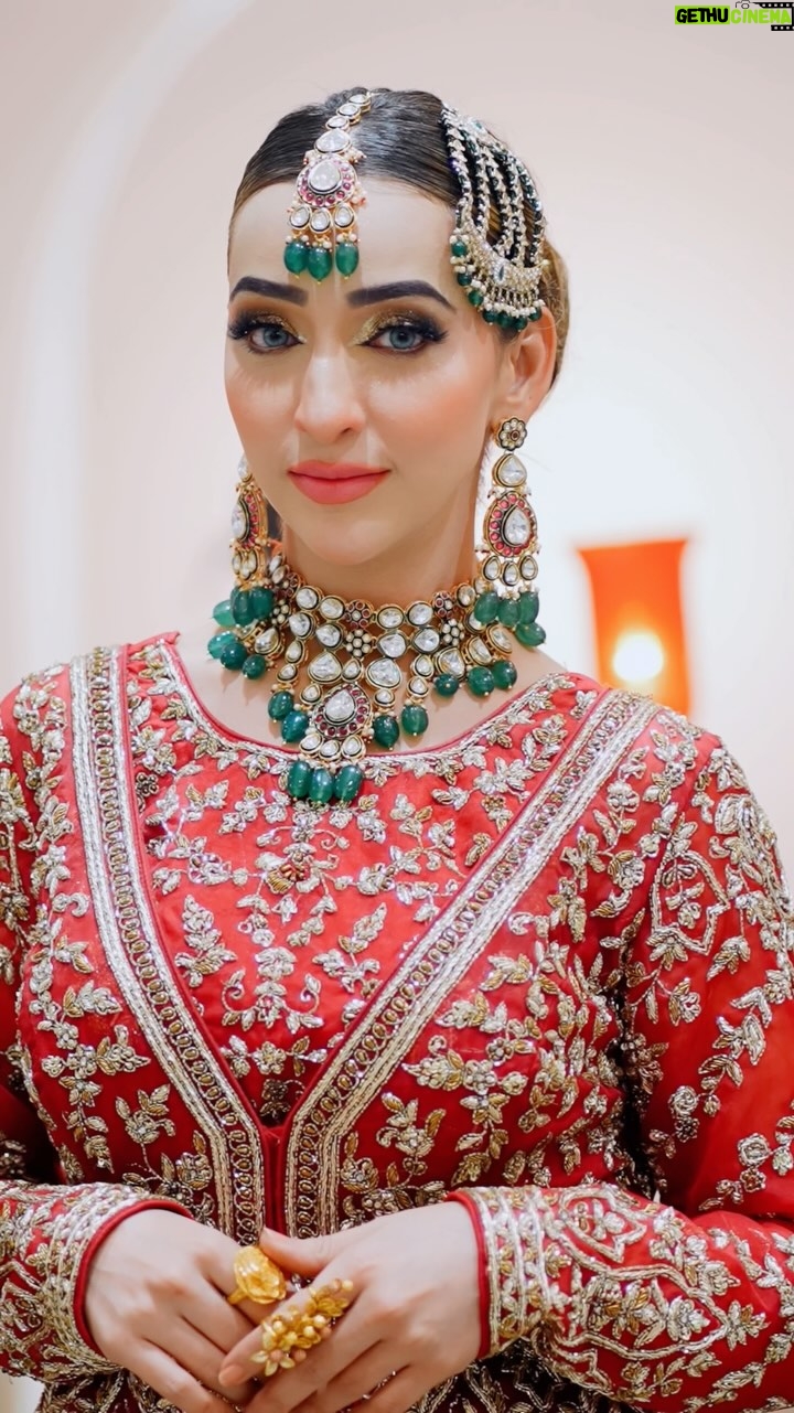 afsha khan - 77.7K Likes - The Dream He Saw Last Night 💭♥️

:

outfit @asbaabofficial 
hair & makeup @alisha_makeovers 
photography @juned_malek_photography 

:

#reel #explore #trending #love #fyp #reelitfeelit #2025 #afshakhan