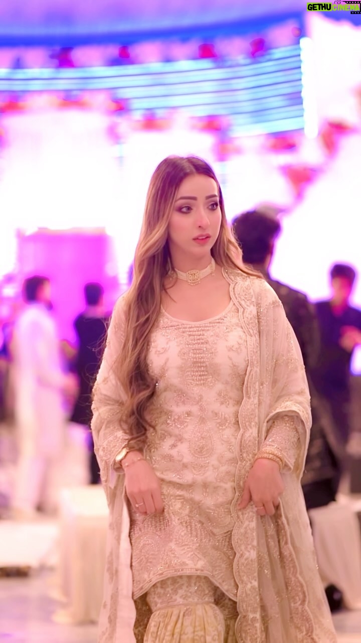afsha khan - 97.4K Likes - Nazron se meri yahaan, dekho na khud ko zara 🥹♥️

:

#trending #explore #love  #afshakhan