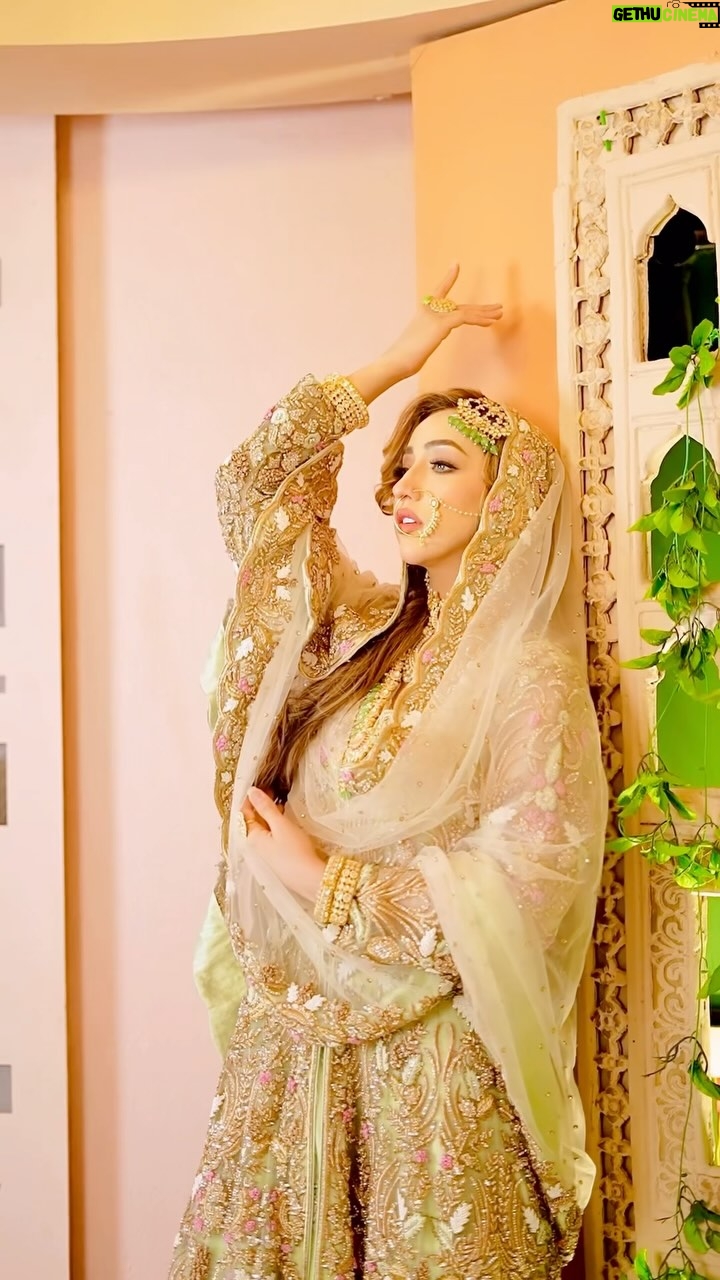 afsha khan - 97.8K Likes - ✨ Homa ~ dol ✨ ♥️

:
Hair & makeup : @parveenmakeupartist 
Outfit : @armansuits 
Jewellery : @adan_creation_ 
:
#homadol @saadlamjarred1 
#trending #explore #afshakhan
