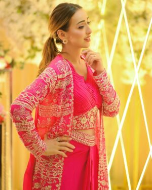 afsha khan Instagram - Desi Girl 💖
:
Outfit : @asbaabofficial
Photography : @s_altamas_photography
#adnaan07dz #shaadi #wedding #vibes #love #pink #style #afshakhan