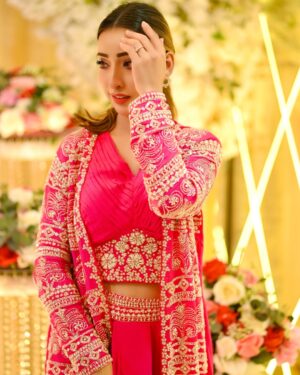 afsha khan Instagram - Desi Girl 💖
:
Outfit : @asbaabofficial
Photography : @s_altamas_photography
#adnaan07dz #shaadi #wedding #vibes #love #pink #style #afshakhan