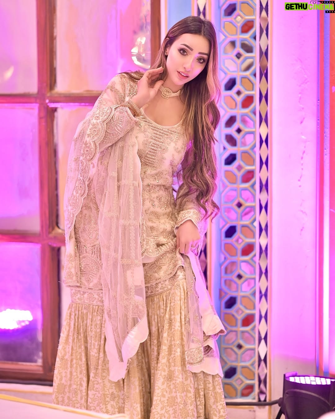 afsha khan - 129.3K Likes - ✨ Sangeet Vibes Only ✨ 💃🏼 🕺 

:

Beautiful outfit : @asbaabofficial 💯

Photography : @s_altamas_photography 

#adnaankishaadi #aboutyesterday #sangeetnight #wedding #vibes #happy #love #afshakhan