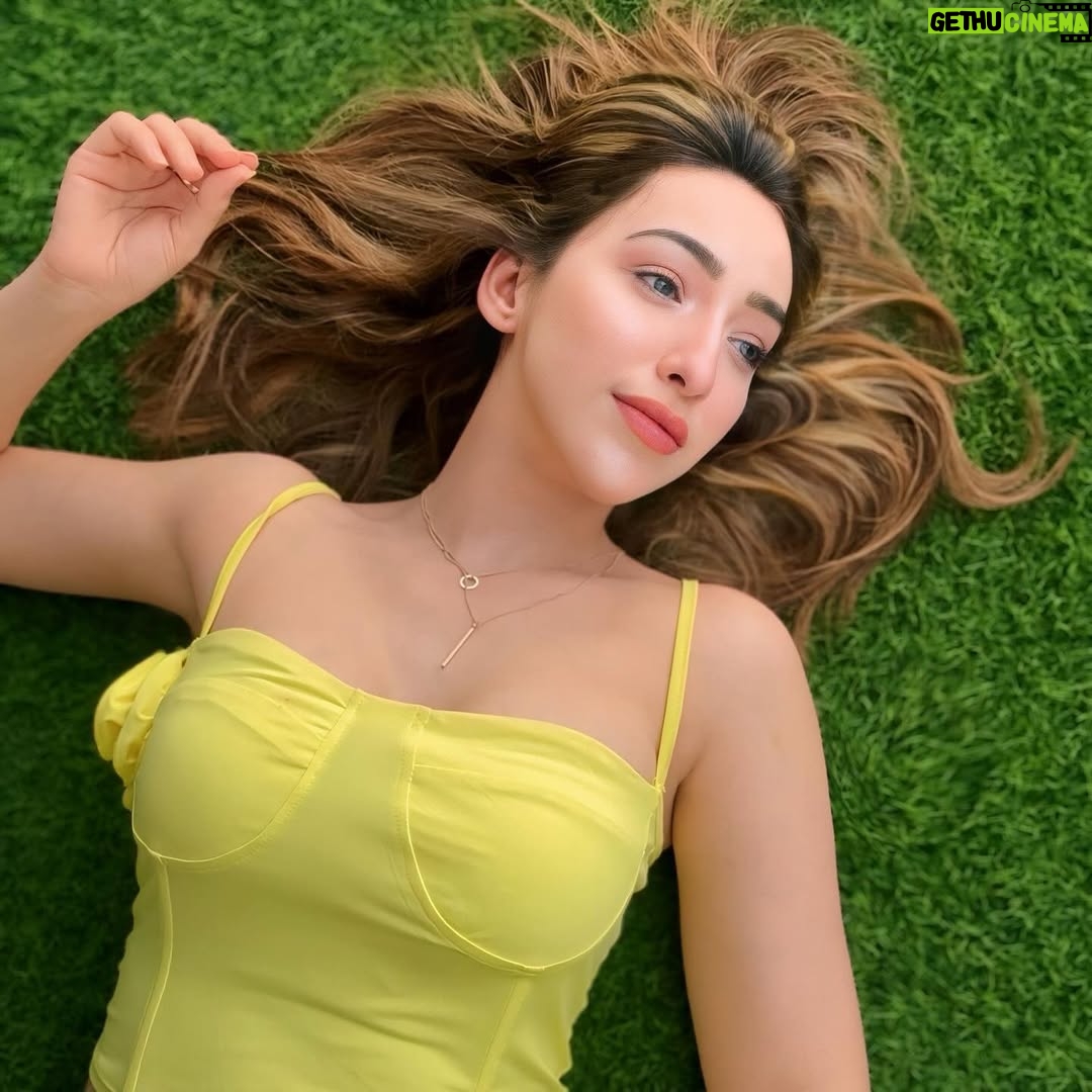 afsha khan - 72K Likes - Cover Me In Sunshine ☀️🌻🍀

:

#shotoniphone #sunshine #evening #love #life #peace #afshakhan