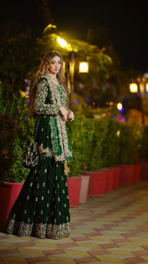 afsha khan Instagram - Pov : i am "Woh Ladki" 🥰♥️
:
Outfit @armansuits
Jewellery @adan_creation_
Photography @adilshaikhart
Hair & makeup : myself
#reel #explore #trending #desi #love #indian #wedding #2025 #afshakhan