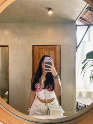 anshikaa Instagram - the day I met baby turtles in Sri Lanka🌊🐢🌺🤭🩵