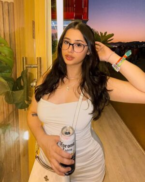 anshikaa Instagram - summer of love with @corona_india 🫶
#coronaindia #corona #goldenmoments
