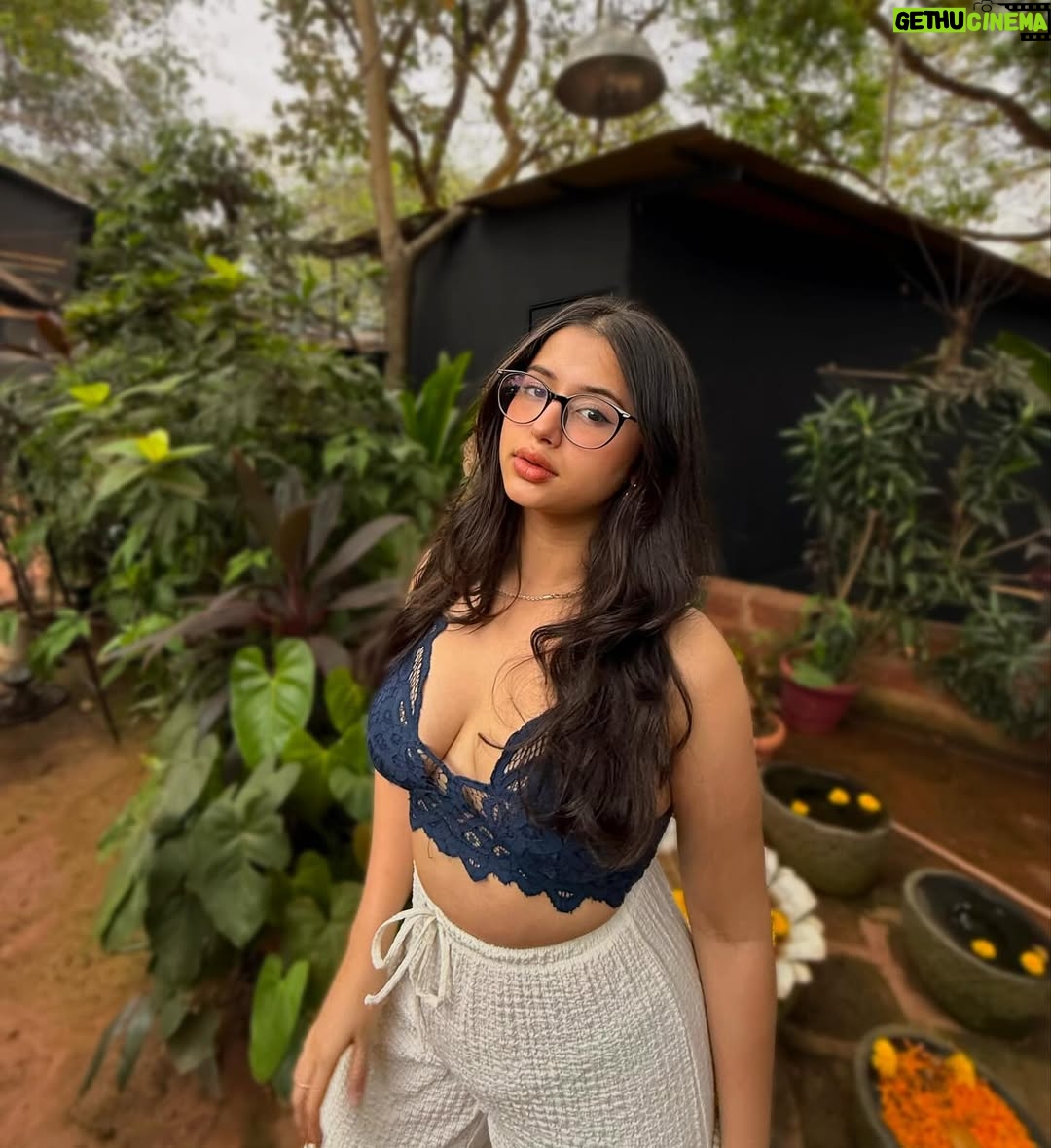 anshikaa - 7K Likes - 🥥🌵💙