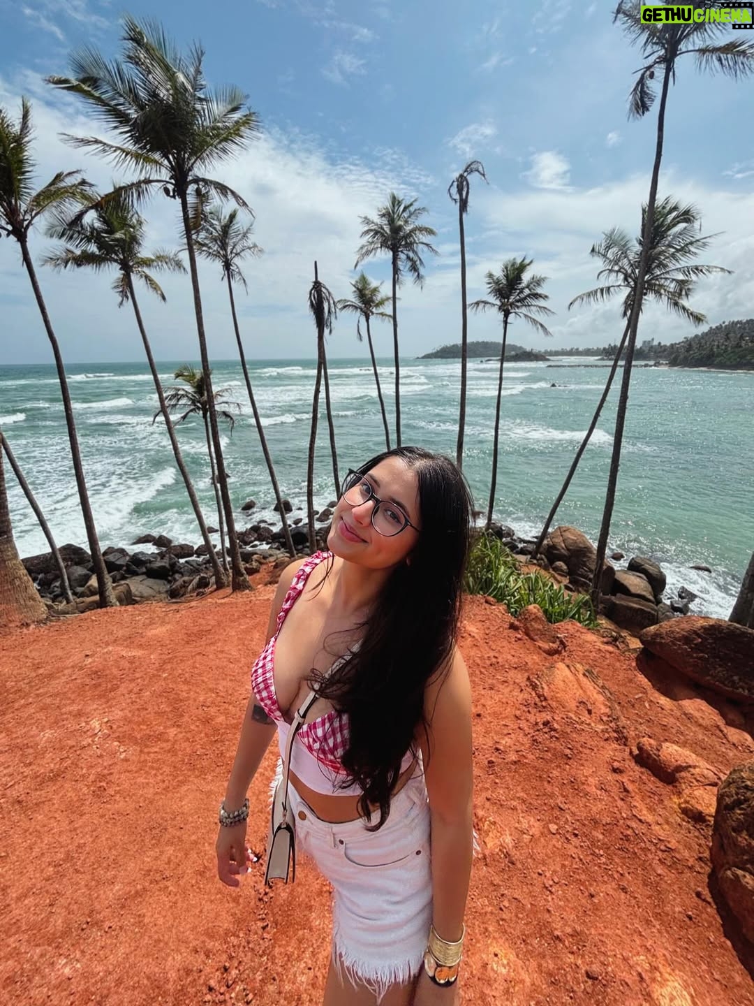 anshikaa - 2.4K Likes - the day I met baby turtles in Sri Lanka🌊🐢🌺🤭🩵