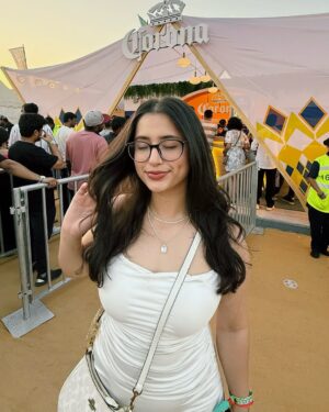 anshikaa Instagram - summer of love with @corona_india 🫶
#coronaindia #corona #goldenmoments