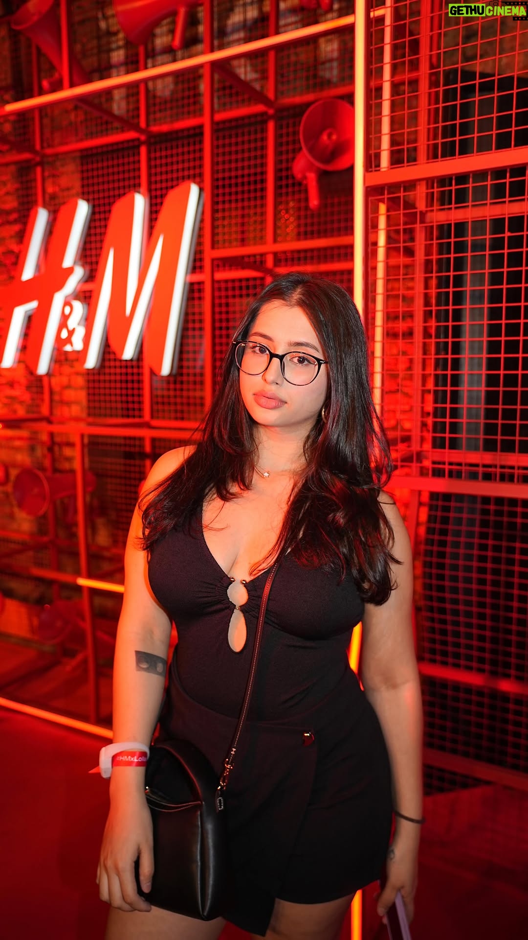 anshikaa - 2.1K Likes - nights with @hm 
#hmxlollaindia 
.
.
.
.

#reelsinstagram #reels #relatable #trending #explore #fyp #explorepage #girls #foryou