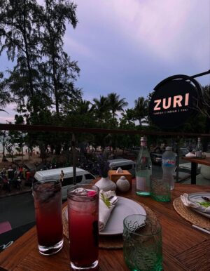 anshikaa Instagram - can u tell i was drunk🤭
loved the food @zuriphuket 🥘🥥🧁
