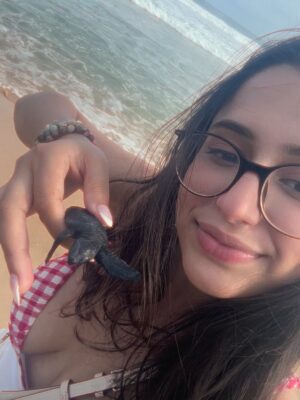 anshikaa Instagram - the day I met baby turtles in Sri Lanka🌊🐢🌺🤭🩵