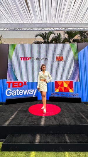 ayesha kapoor Adlakha Instagram - 💁🏻♀️
@tedxgateway @adityabirlagrp @wearerigger
#TedxGateway #OfficialHost #TedTalkMumbai #TEDxMumbai #NCPA #AyeshaAdlakha #Anchor