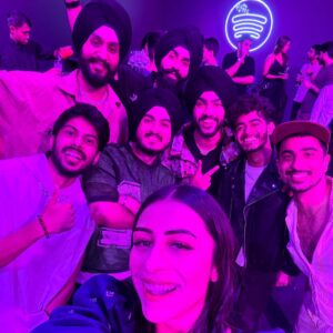 ayesha kapoor Adlakha Instagram - Proud of #PPopCulture like I had something to do with it other than being Punjabi š
What an incredible night, what a fantastic album. The @karanaujla hype is real. Hear the album, then tell me š§Ø
@spotifyindia thanks for bringing these experiences to my life! Love you long time š
#KaranAujla #Punjabi #PPop #PunjabiCulture #SpotifyIndia #Spotify #India