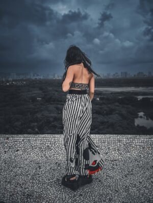 ayesha kapoor Adlakha Instagram - World building on terrace dancefloors š½
šø : @architrege @zerxeswadia
Mickey Mouse : @divyaagarwal_official
#DustOnTheDancefloor #Terrace #Mumbai #IndianMonsoon #MickeyMouse