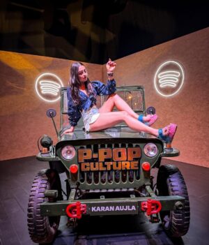 ayesha kapoor Adlakha Instagram - Proud of #PPopCulture like I had something to do with it other than being Punjabi š
What an incredible night, what a fantastic album. The @karanaujla hype is real. Hear the album, then tell me š§Ø
@spotifyindia thanks for bringing these experiences to my life! Love you long time š
#KaranAujla #Punjabi #PPop #PunjabiCulture #SpotifyIndia #Spotify #India
