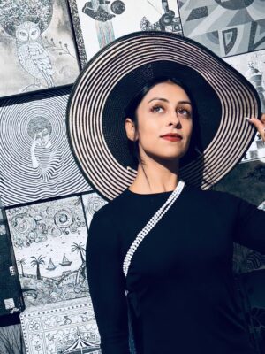 ayesha kapoor Adlakha Instagram - Mom is my muse. Always my muse. Sheās switched careers, studies, paths more times than me and it gives me the strength to keep evolving, committing to new things with the same discipline, allowing other people to be surprised by us, listening to my inner wisdom and finding my joy in every small act and intention. My gosh, when sheās locked in on something, it is a SIGHT!
She picked up a paintbrush after centuries, and within a few months found her work at #IndiaHabitatCentre - what?! So happy I got to be here to witness her first step into the world of art in a formal way. Couldnāt be more proud. So proud that I walked in feeling like a piece of her art itself- afterall, I am hers :)
The show is open for another couple of days. Go have a look. The artists have such wonderful, unique perspectives- so refreshing to see an all womenās show. Going to catch as many as I can!
You can follow momās art journey at @kumudadlakha āØ
#KumudAdlakha #K50K #AstitvaYoga #KumudArt #KumudAdlakhaArt #K50K #Kumud50K #50K #Artist #Mother50K #MotherDaughter #AyeshaAdlakha #WomenArtists #Painter #VJAyesha #IGotItFromMyMama