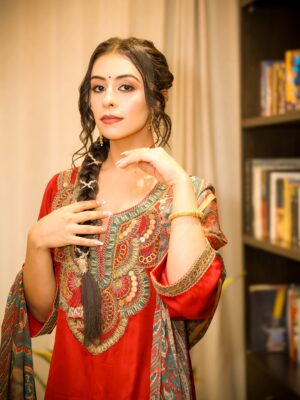 ayesha kapoor Adlakha Instagram - Made of butter š§
MUA: @shreyaraj.makeup
Hair: @hairbyanmol.yadav
Clicked by: @syedhasanmehdin
#PunjabiPrincessEra #PunjabiPrincess #parandahairstyle #parandi #braids #punjabi #RituKumar #straightfromthepind