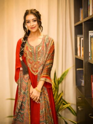 ayesha kapoor Adlakha Instagram - Made of butter š§
MUA: @shreyaraj.makeup
Hair: @hairbyanmol.yadav
Clicked by: @syedhasanmehdin
#PunjabiPrincessEra #PunjabiPrincess #parandahairstyle #parandi #braids #punjabi #RituKumar #straightfromthepind