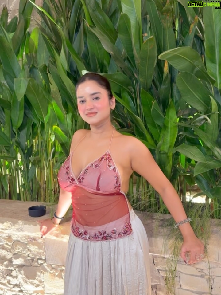 deeksha - 28K Likes - Back talk? Nah, I let the outfit do that👀
