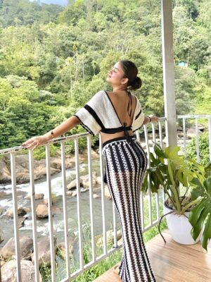 deeksha Instagram - She’s not lost in nature, she’s part of it🌱🌴
📍 @edenwoodsresortmunnar
@nichestays
Wearing - @a.la.modebyakanksha