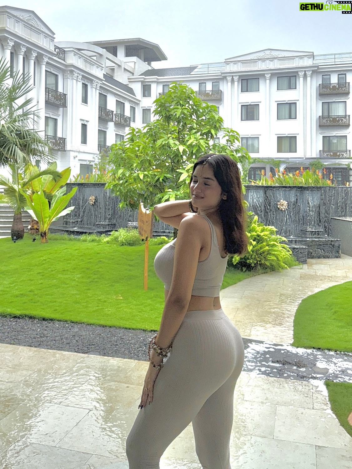 deeksha - 45.2K Likes - The rain didn’t know I was already drippin😉💧