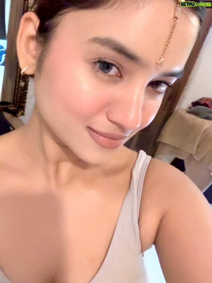 deeksha - 45.2K Likes - The rain didn’t know I was already drippin😉💧