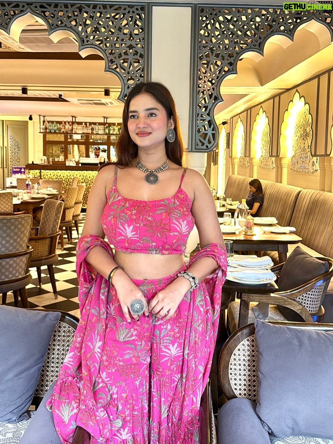 deeksha - 205.8K Likes - Desi, dreamy, and dangerously dhak-dhak🌸
📍 @makhna_deli  @brandinfluence.in 
Wearing @aachho
