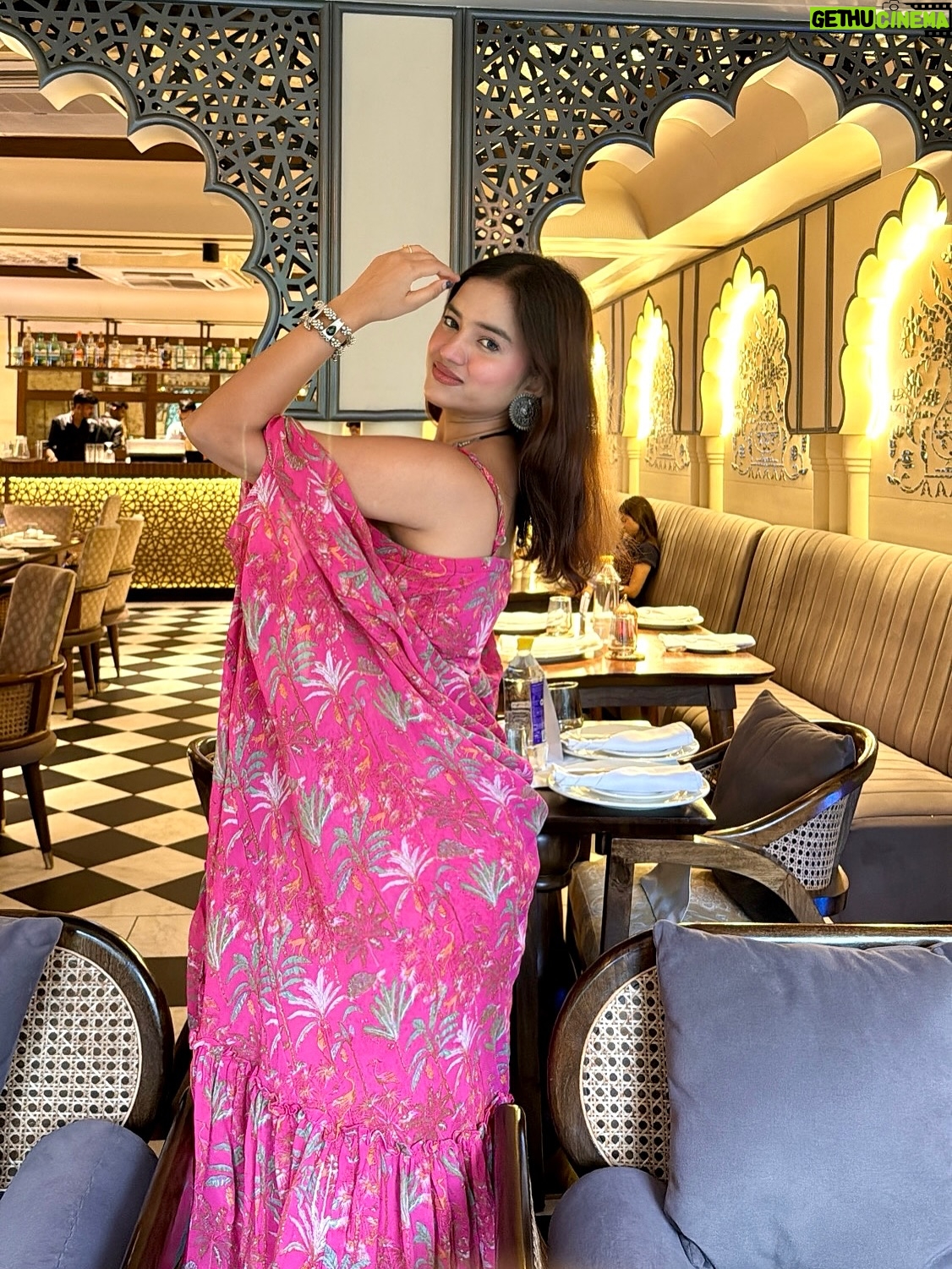 deeksha - 205.8K Likes - Desi, dreamy, and dangerously dhak-dhak🌸
📍 @makhna_deli  @brandinfluence.in 
Wearing @aachho