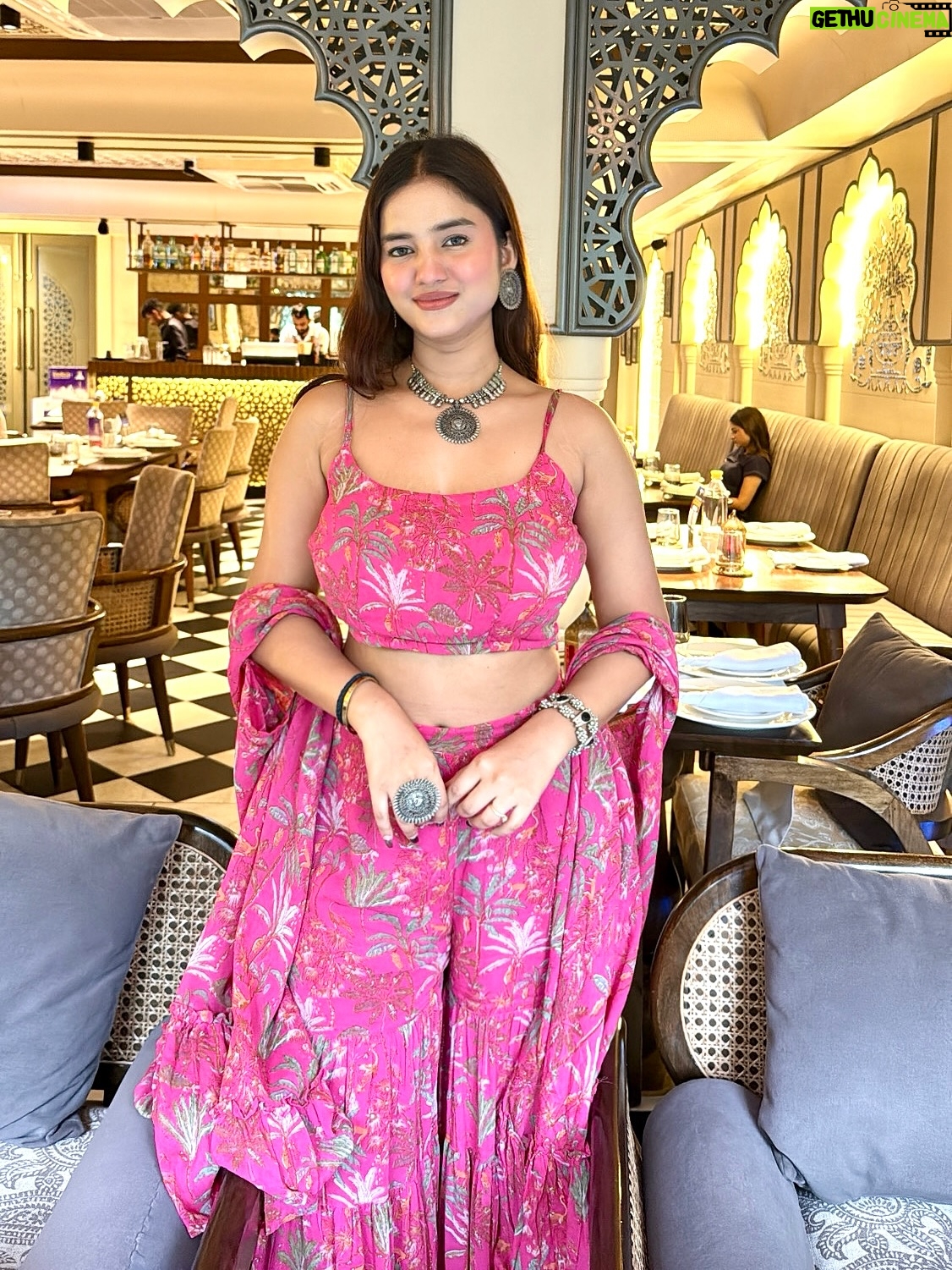 deeksha - 205.8K Likes - Desi, dreamy, and dangerously dhak-dhak🌸
📍 @makhna_deli  @brandinfluence.in 
Wearing @aachho