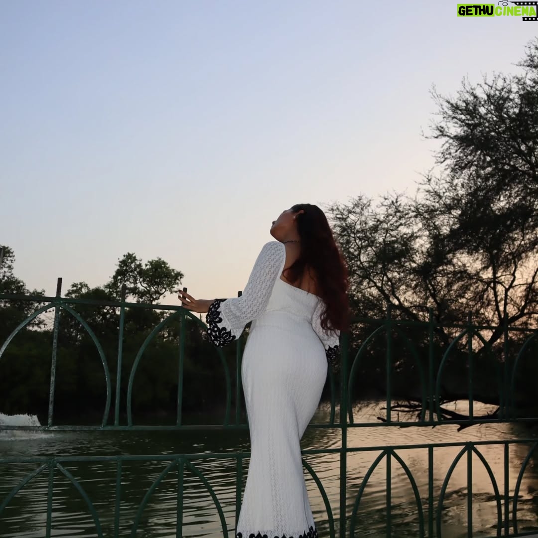deepaliish - 3K Likes - 🌊

#instagrampost #posts #shares #contentcreator #model #fashiongirl #dresses #instagramhub #viral
